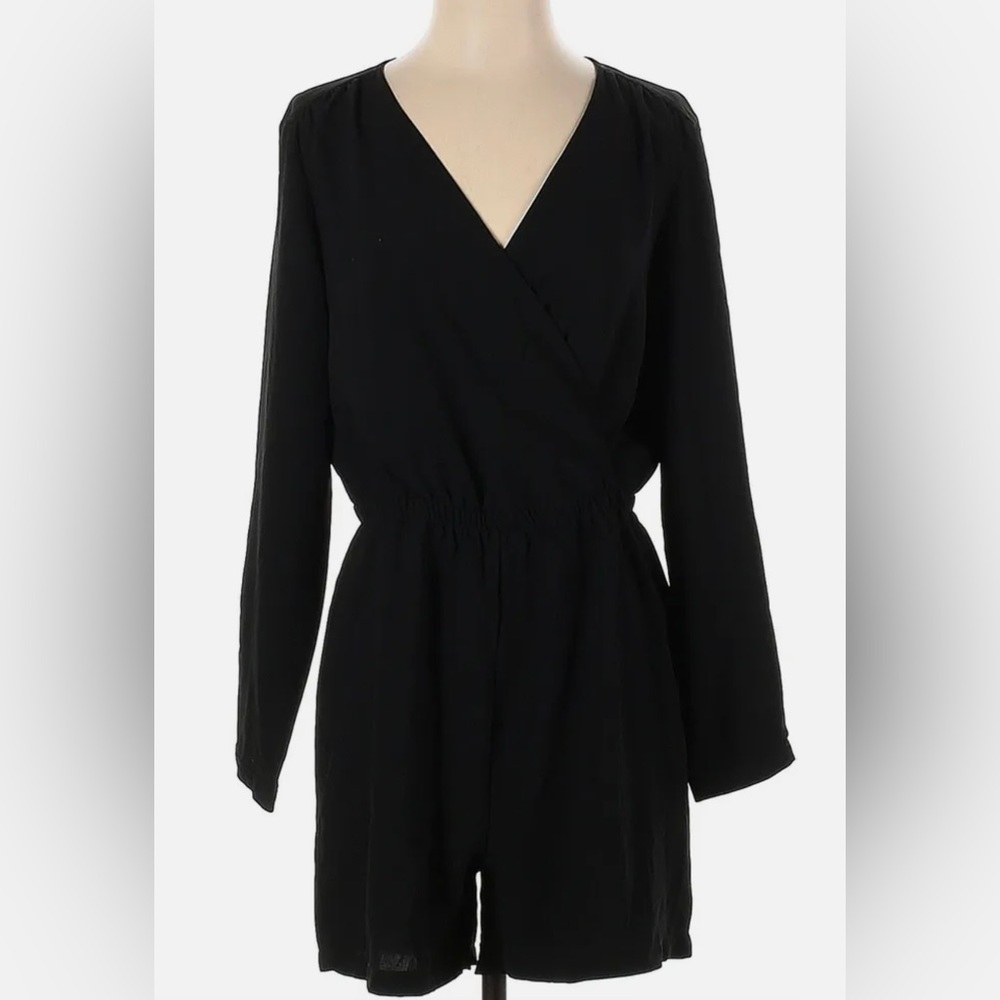 Aware by Vero Moda Black Long sleeve short Wrap romper Size Medium